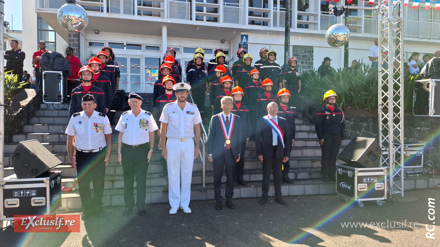 Les élèves-pompiers du Tampon félicités par le premier magistrat de la Ville, Patrice Thien Ah Koon, et François-Eric Poisson, commandant le Floréal. Les élèves-pompiers du Tampon félicités par le premier magistrat de la Ville, Patrice Thien Ah Koon, et François-Eric Poisson, commandant le Floréal.