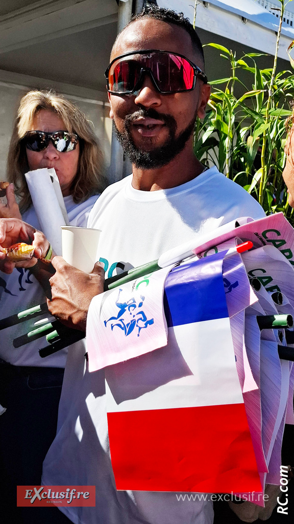 Un porte-drapeau qui peut souffler un peu... Un porte-drapeau qui peut souffler un peu...