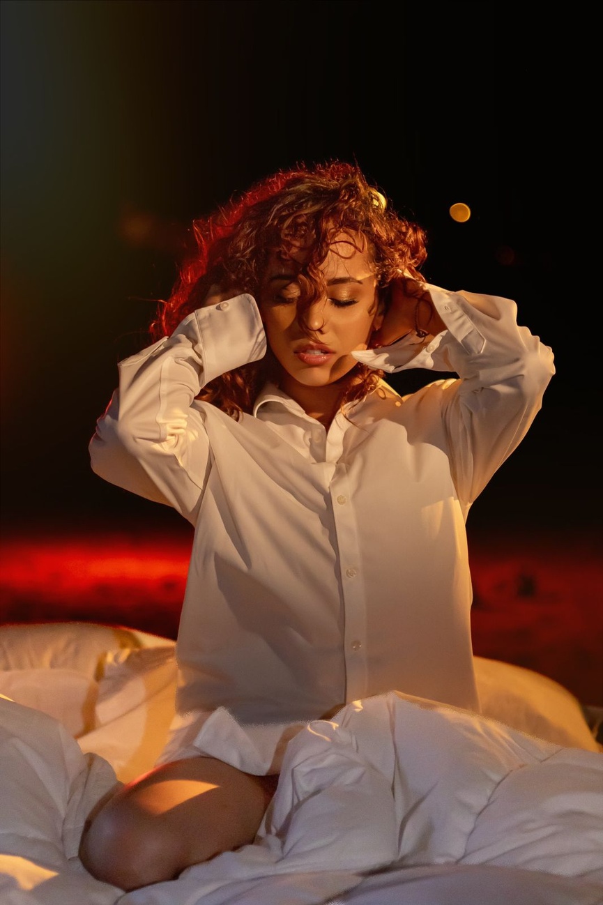 Clara Roland: le clip "Que tu reviennes" est sorti, succès assuré Clara Roland: le clip "Que tu reviennes" est sorti, succès assuré