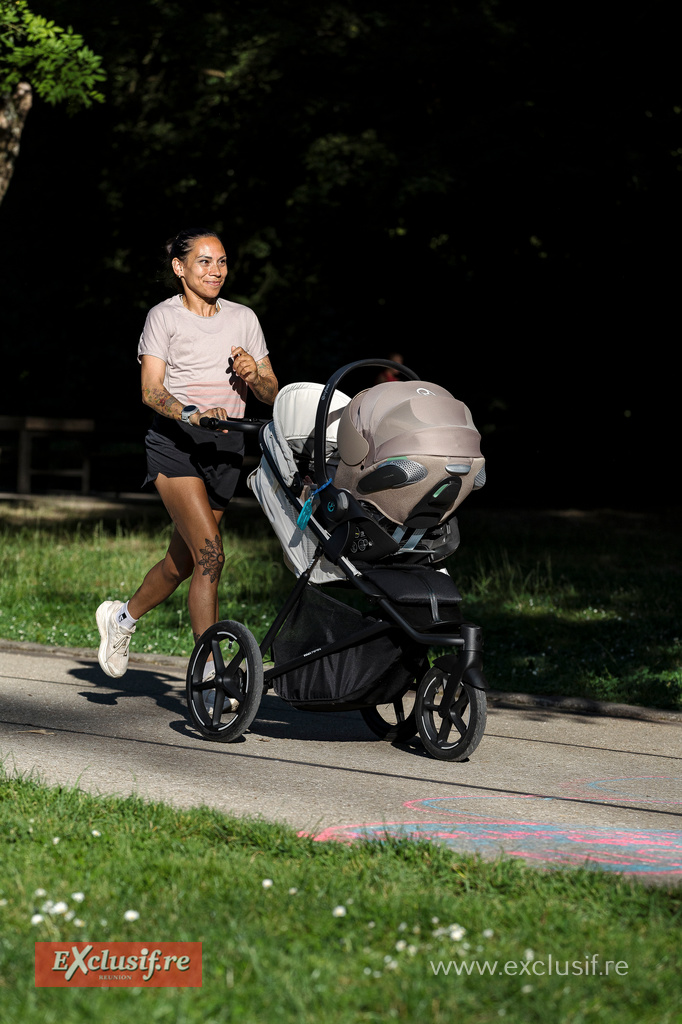 Anaïs Quemener en train de courir avec son bébé Elyo.