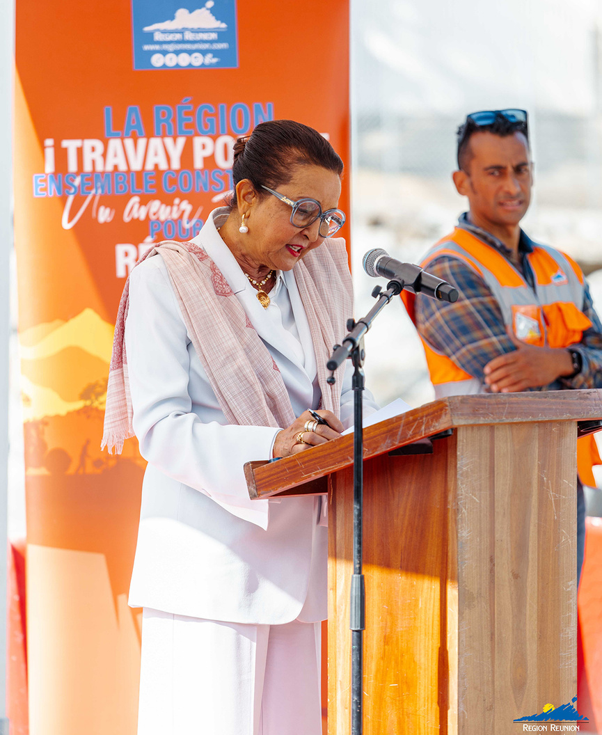Huguette Bello, présidente de la Région, était présente pour la remise en service de ce pont Huguette Bello, présidente de la Région, était présente pour la remise en service de ce pont