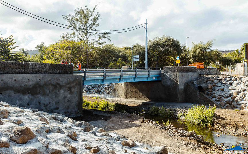 Le pont de la Ravine Saint-Gilles reconstruit et remis en service