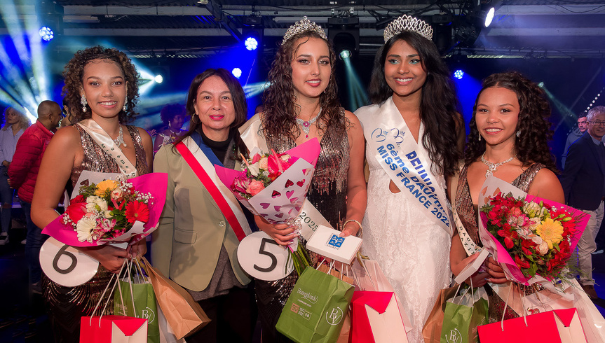 Camille Martin, 1ère dauphine, Sidoleine Papaya, maire de Salazie, Liana Laravine, Miss Salazie 2025, Dana Virin, Miss Réunion 2021, et Léa Técher, 1ère dauphine Camille Martin, 1ère dauphine, Sidoleine Papaya, maire de Salazie, Liana Laravine, Miss Salazie 2025, Dana Virin, Miss Réunion 2021, et Léa Técher, 1ère dauphine