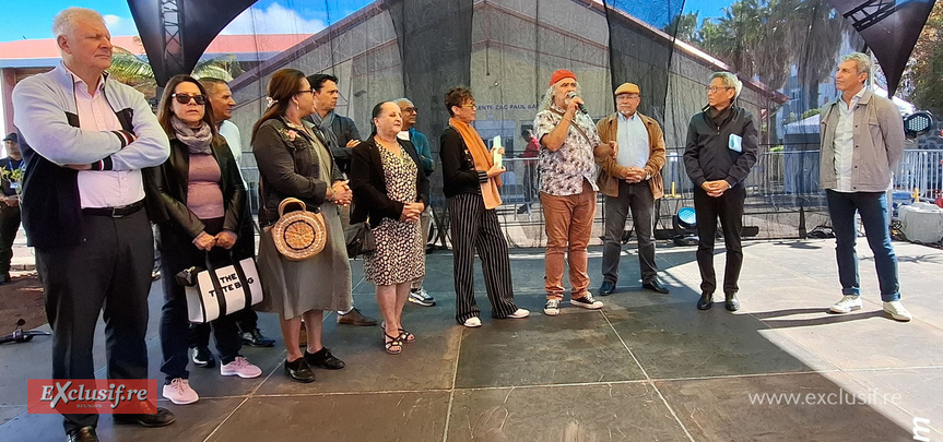 Artiste connu et reconnu, Charly Lesquelin était à l'honneur du Bat' Karé Kulturel et Sportif 2025. Parmi les personnalités: Patrice Thien-Ah-Koon et ses collègues du conseil municipal, Marie-Jo Lo-Thong, directrice des Affaires Culturelles à La Réunion, Valérie Fumaz, directrice de la SODEGIS, Henri-Paul Pouvin, président du Conseil d'Administration du Théâtre Luc Donat, et Johathan Lebon, président de l'OTI Sud Artiste connu et reconnu, Charly Lesquelin était à l'honneur du Bat' Karé Kulturel et Sportif 2025. Parmi les personnalités: Patrice Thien-Ah-Koon et ses collègues du conseil municipal, Marie-Jo Lo-Thong, directrice des Affaires Culturelles à La Réunion, Valérie Fumaz, directrice de la SODEGIS, Henri-Paul Pouvin, président du Conseil d'Administration du Théâtre Luc Donat, et Johathan Lebon, président de l'OTI Sud