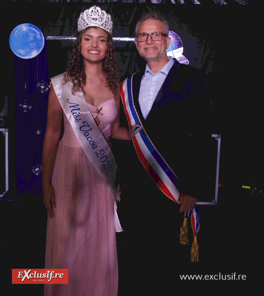 Lauranne Dijoux, Miss Saint-Philippe 2025, et son maire Olivier Rivière Lauranne Dijoux, Miss Saint-Philippe 2025, et son maire Olivier Rivière