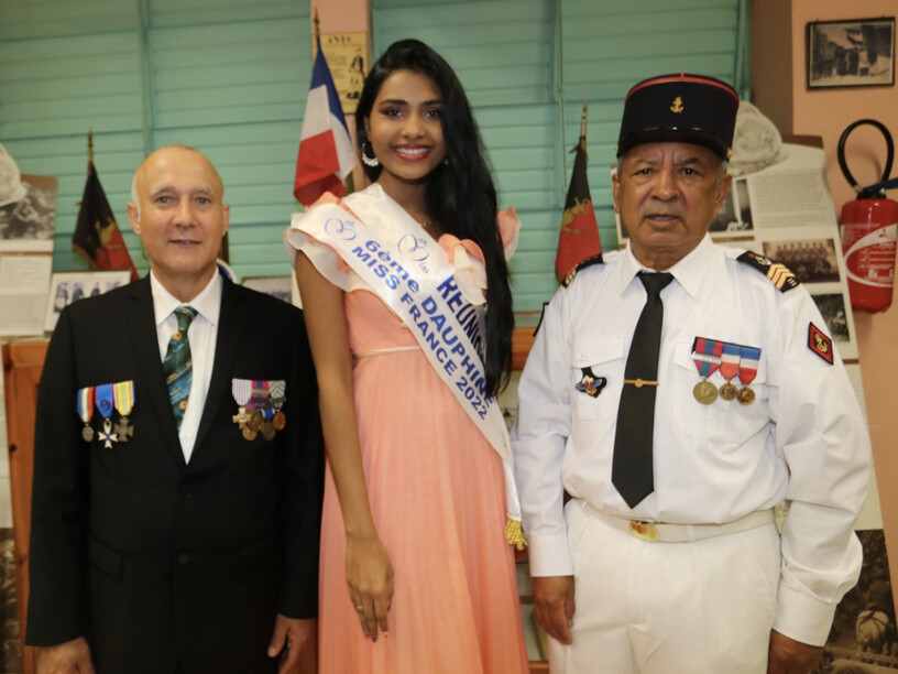 Eric Leveneur, de l'association des Anciens Combattants de l'Entre-Deux, Dana Virin, Miss Réunion 2021, et Pierre François Alanoix, à l'Entre-Deux en 2022