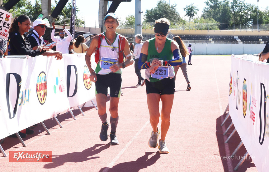 La doyenne du Marathon de la Corniche, Marlène Chane See Chu arrive en même temps que son coéquipier du CAPC, Philippe Laï Cheung Kit, vice-champion de la Réunion chez les M7. Un joli doublé.
