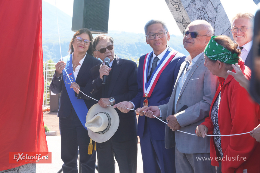 André Thien Ah Koon, qui avait fait construire la première horloge de Bois Court était parmi les officiels