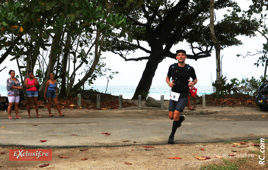 Constant dans l'effort, le Rodriguais Gilbert Baudouin s'est offert la 1ère place des Masters 1 en 2h 51' 54''. Constant dans l'effort, le Rodriguais Gilbert Baudouin s'est offert la 1ère place des Masters 1 en 2h 51' 54''.