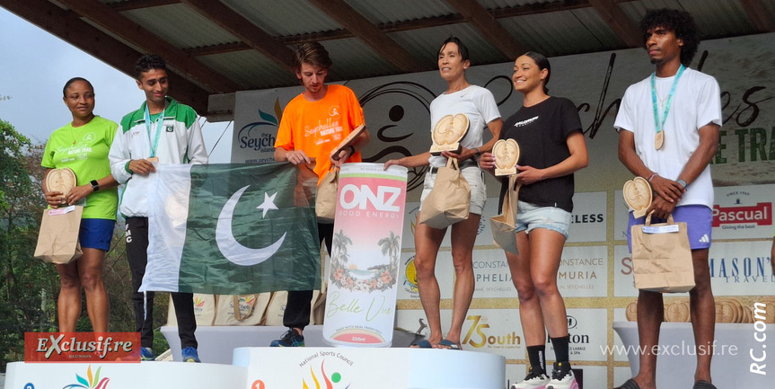 Le podium des vainqueurs toutes catégories Le podium des vainqueurs toutes catégories