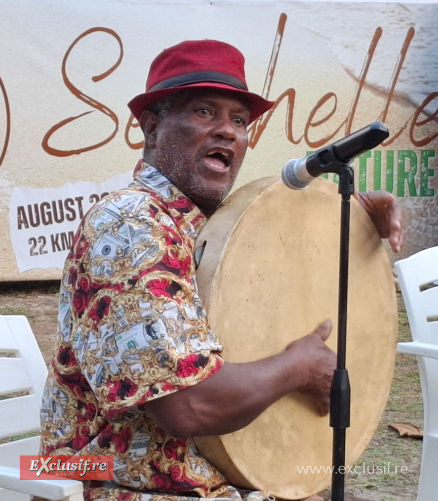Seychelles Nature Trail s'est achévée sur une musique traditionnelle locale Seychelles Nature Trail s'est achévée sur une musique traditionnelle locale