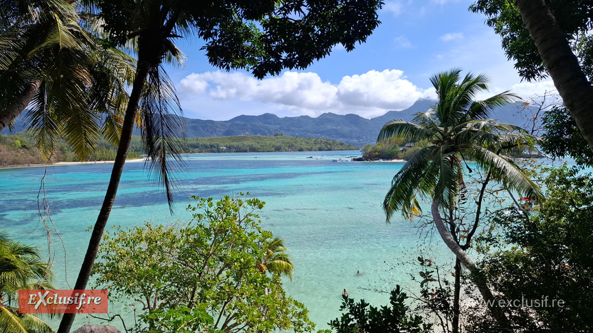 Un paradis terrestre marié à la mer bleue turquoise. Les Seychelles vous tendent les bras... Un paradis terrestre marié à la mer bleue turquoise. Les Seychelles vous tendent les bras...