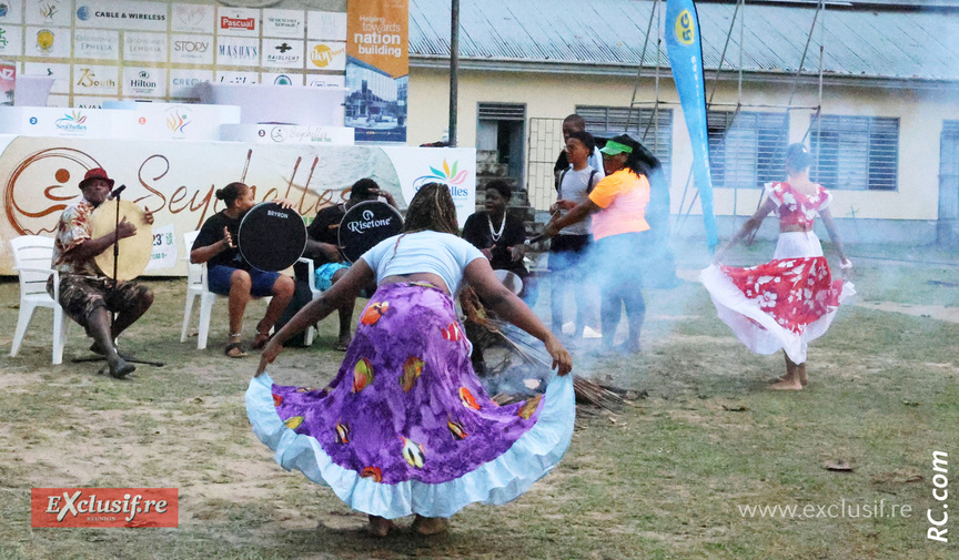 Tableau final sur une musique et danse Seychelloises