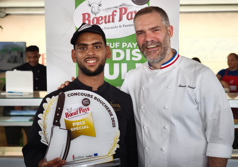 Thomas Auguste, grand vainqueur du concours Meilleur Boucher de La Réunion, ici avec Romain Leboeuf,  Meilleur Ouvrier de France