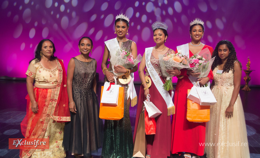 Nadine Ramdharry, présidente du Comité Miss India Réunion, Wendy Peters, vice-présidente, danseuse et chorégraphe, les lauréats, et Kelly Ramdharry, trésorière de l'association