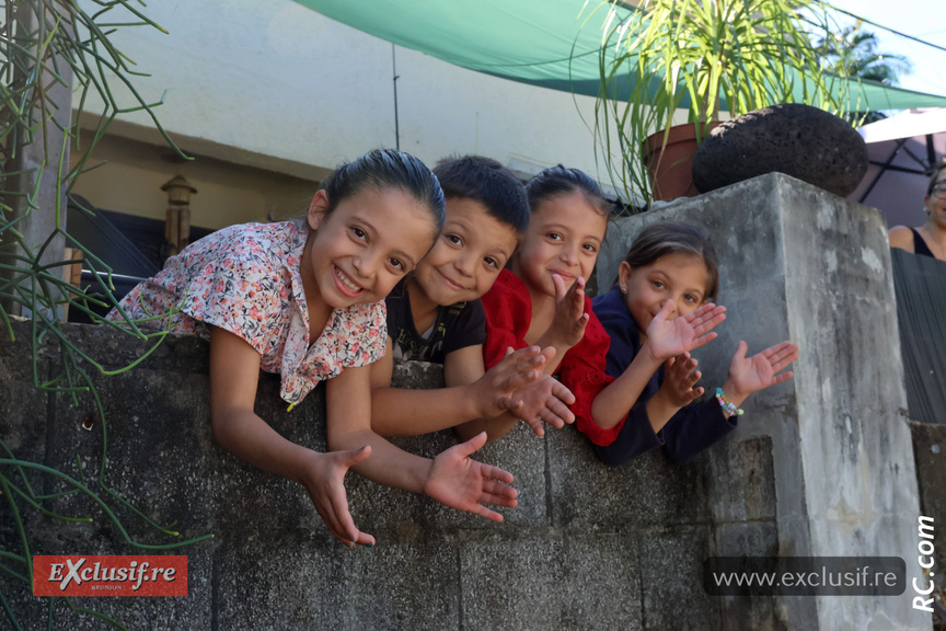 Les enfants ont beaucoup apprécié le passage de la course devant chez eux Les enfants ont beaucoup apprécié le passage de la course devant chez eux