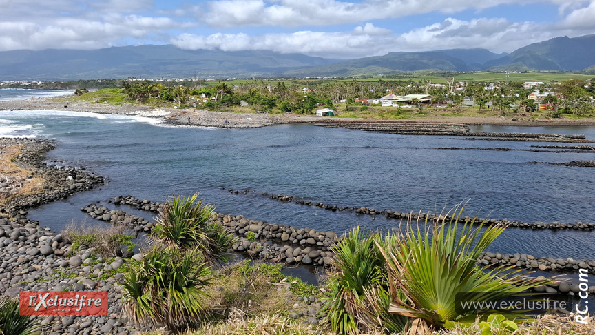 Un canal bichique sur les Berges de la Rivière des Roches Un canal bichique sur les Berges de la Rivière des Roches