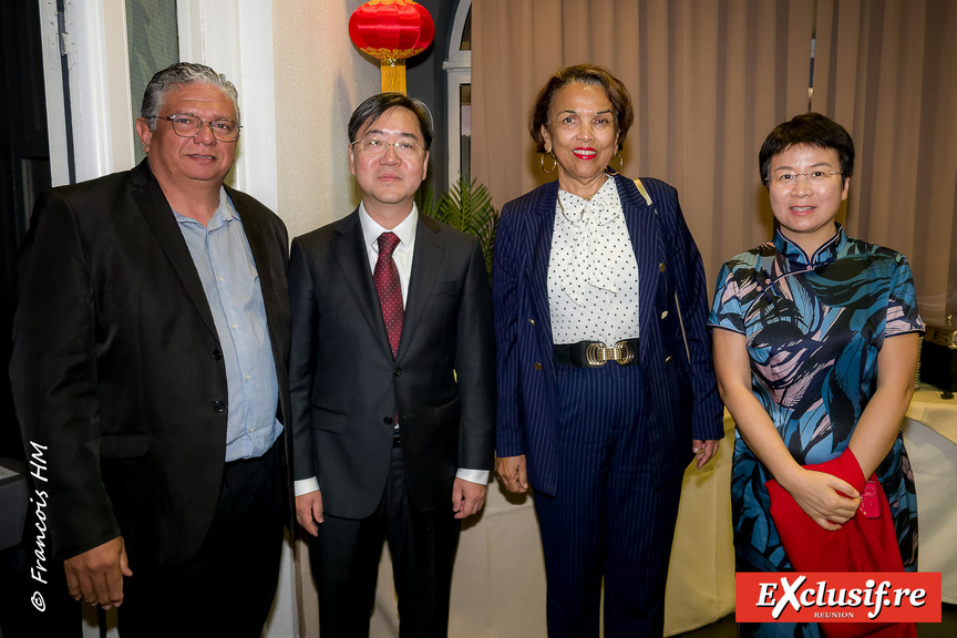 Soirée du 76e Anniversaire de la Fondation de la République Populaire de Chine Soirée du 76e Anniversaire de la Fondation de la République Populaire de Chine