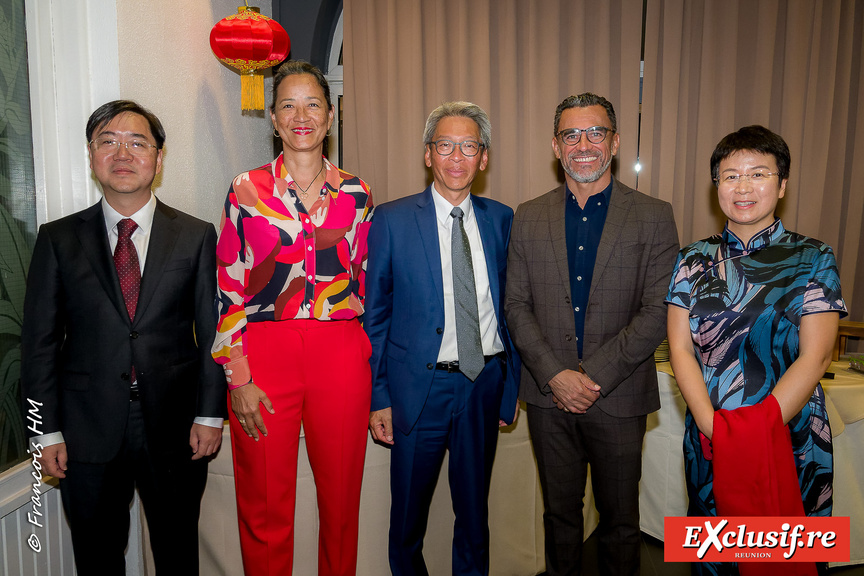 Soirée du 76e Anniversaire de la Fondation de la République Populaire de Chine Soirée du 76e Anniversaire de la Fondation de la République Populaire de Chine