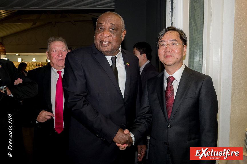 Soirée du 76e Anniversaire de la Fondation de la République Populaire de Chine Soirée du 76e Anniversaire de la Fondation de la République Populaire de Chine