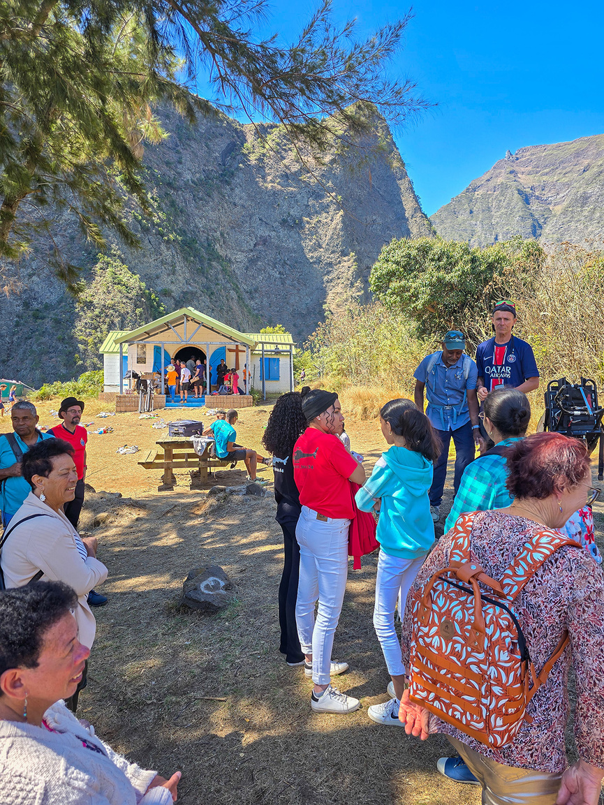 Mafate en fèt" avec le PSG Official Supporters Club La Réunion Mafate en fèt" avec le PSG Official Supporters Club La Réunion
