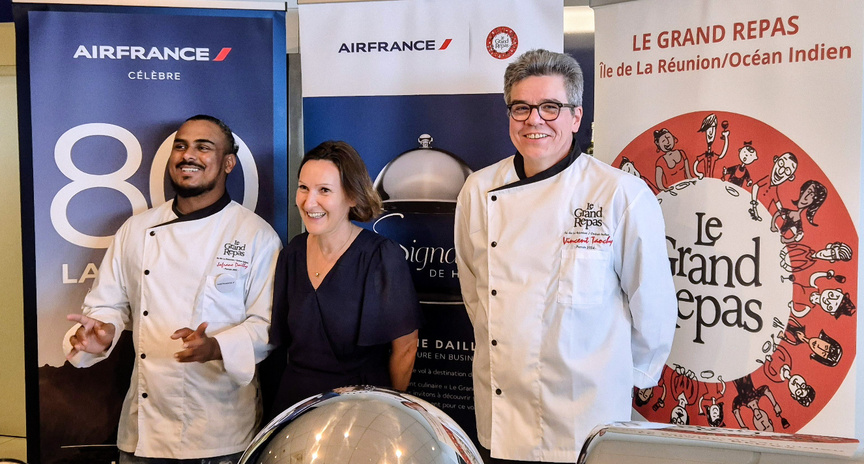 Le chef Jofrane Dailly, Florence Calla, directrice régionale Air France Océan Indien, et Vincent Taochy, directeur de production Servair Réunion Le chef Jofrane Dailly, Florence Calla, directrice régionale Air France Océan Indien, et Vincent Taochy, directeur de production Servair Réunion