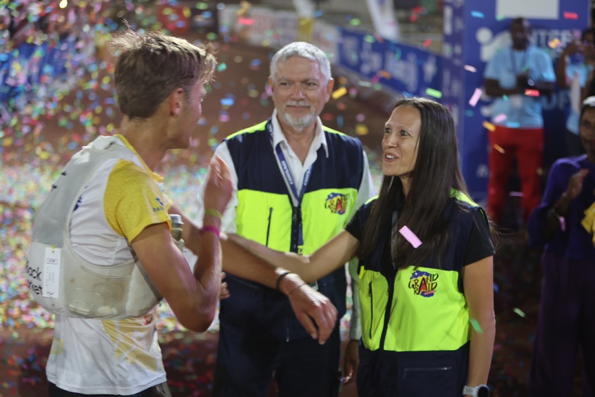 Accueilli par Pierre Maunier, président du Grand Raid, et Franceline Chapelin, directrice de course, Accueilli par Pierre Maunier, président du Grand Raid, et Franceline Chapelin, directrice de course,