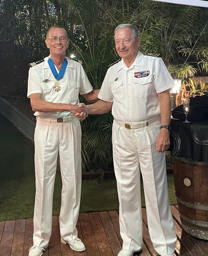 Bernard Salva et l’Amiral Alain Coldefy Bernard Salva et l’Amiral Alain Coldefy
