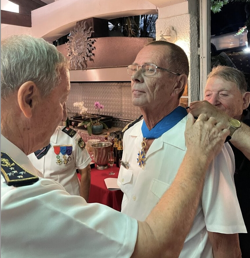 La remise de la décoration