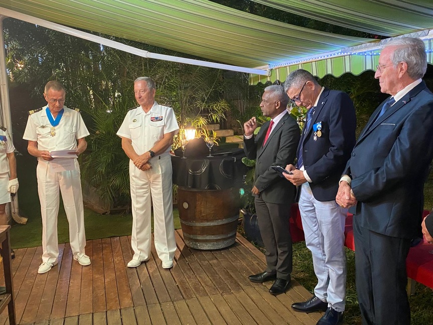 Ordre National du Mérite: Bernard Salva a reçu la croix de commandeur Ordre National du Mérite: Bernard Salva a reçu la croix de commandeur