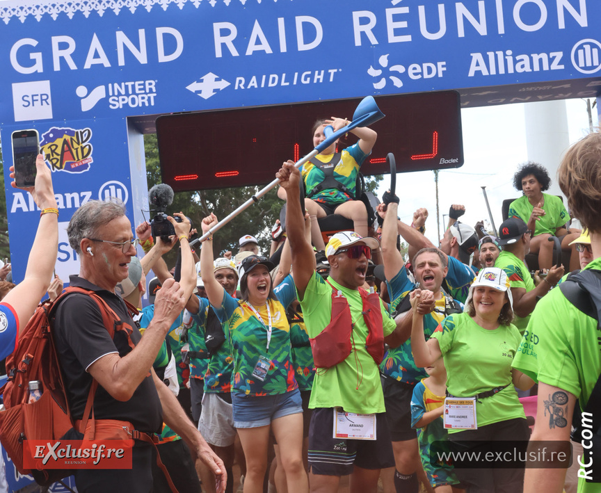 L'arrivée triomphale des joëlettes à la Redoute L'arrivée triomphale des joëlettes à la Redoute