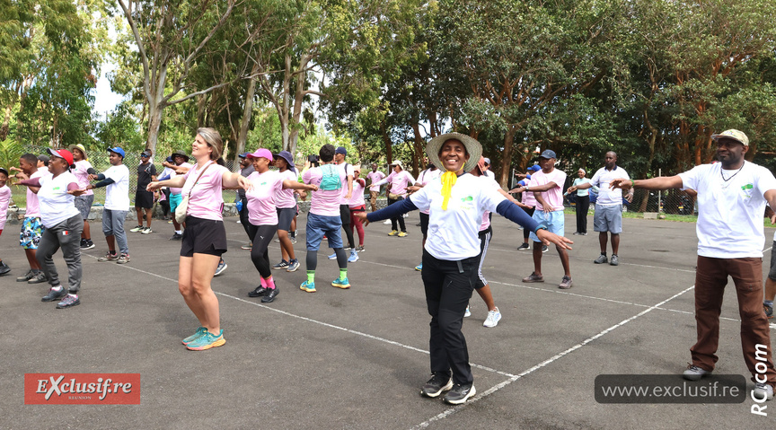 Echauffement collectif avant de prendre le départ