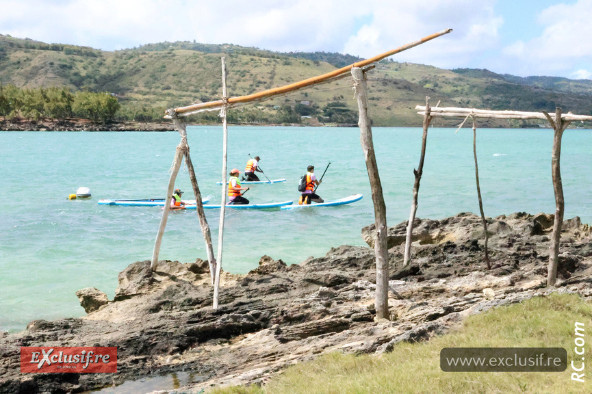 Une chasse au trésor en paddle pour clôturer le beau programme de la journée Une chasse au trésor en paddle pour clôturer le beau programme de la journée