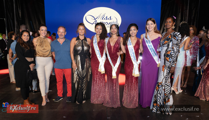Les lauréates avec les membres du jury