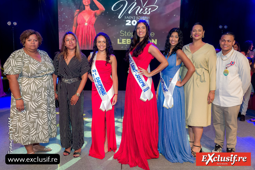 Les lauréates avec quelques élu.e.s de la commune Les lauréates avec quelques élu.e.s de la commune