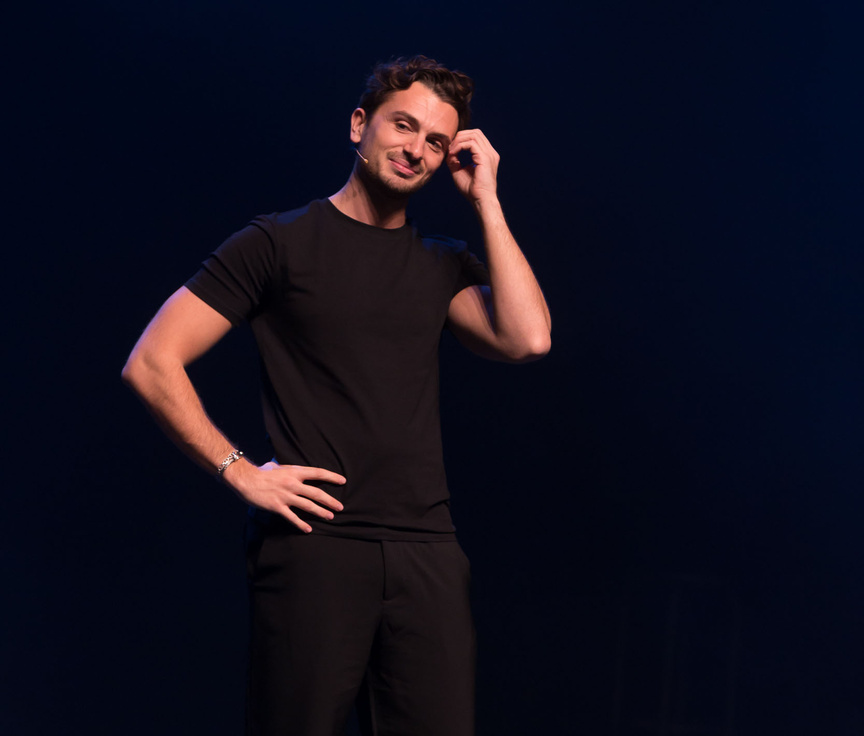 David Voinson, humoriste, en spectacle à Champ Fleuri: photos David Voinson, humoriste, en spectacle à Champ Fleuri: photos