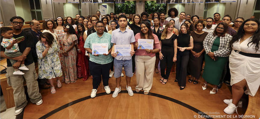 La photo de famille avec les lauréats