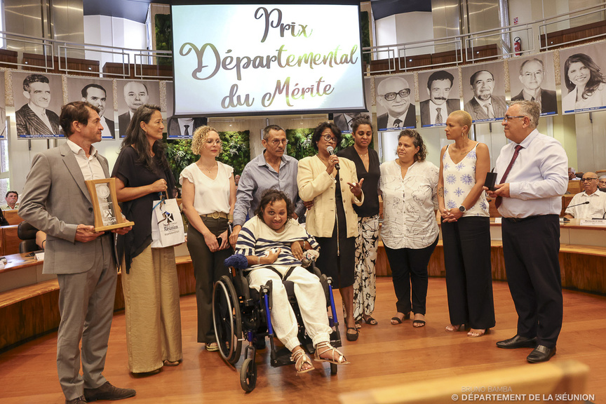Prix Départemental du Mérite à 10 Réunionnais.e.s: l’engagement citoyen reconnu Prix Départemental du Mérite à 10 Réunionnais.e.s: l’engagement citoyen reconnu