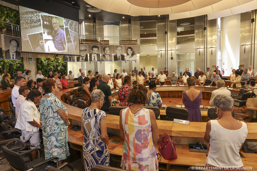 Une minute de silence en hommage à Pierre-Yves Versini et Jean-Paul Bavol, récemment décédés Une minute de silence en hommage à Pierre-Yves Versini et Jean-Paul Bavol, récemment décédés