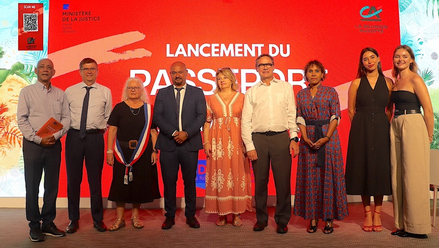 La première présentation du Passeport s'est déroulée au siège social du Crédit Agricole La Réunion-Mayotte, en présence des partenaires institutionnels et de jeunes bénéficiaires (photo Jean-Alix Coindevel)