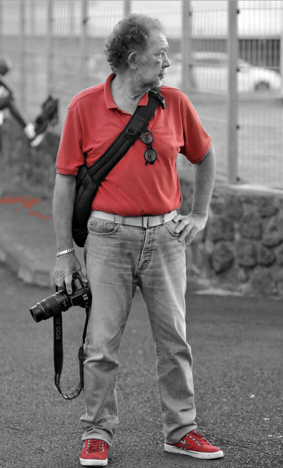 Bouba "en tenue de combat" avec son appareil photo en main: c'est ainsi que nous le croisions régulièrement (photo Roland Chane)