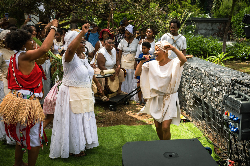 Le 20 désanm l fé réyone Sin Pol! (le 20 décembre fait rayonner Saint-Paul) Le 20 désanm l fé réyone Sin Pol! (le 20 décembre fait rayonner Saint-Paul)