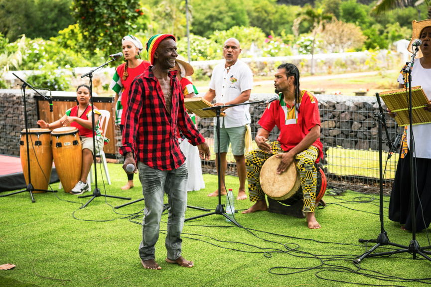 Le 20 désanm l fé réyone Sin Pol! (le 20 décembre fait rayonner Saint-Paul) Le 20 désanm l fé réyone Sin Pol! (le 20 décembre fait rayonner Saint-Paul)