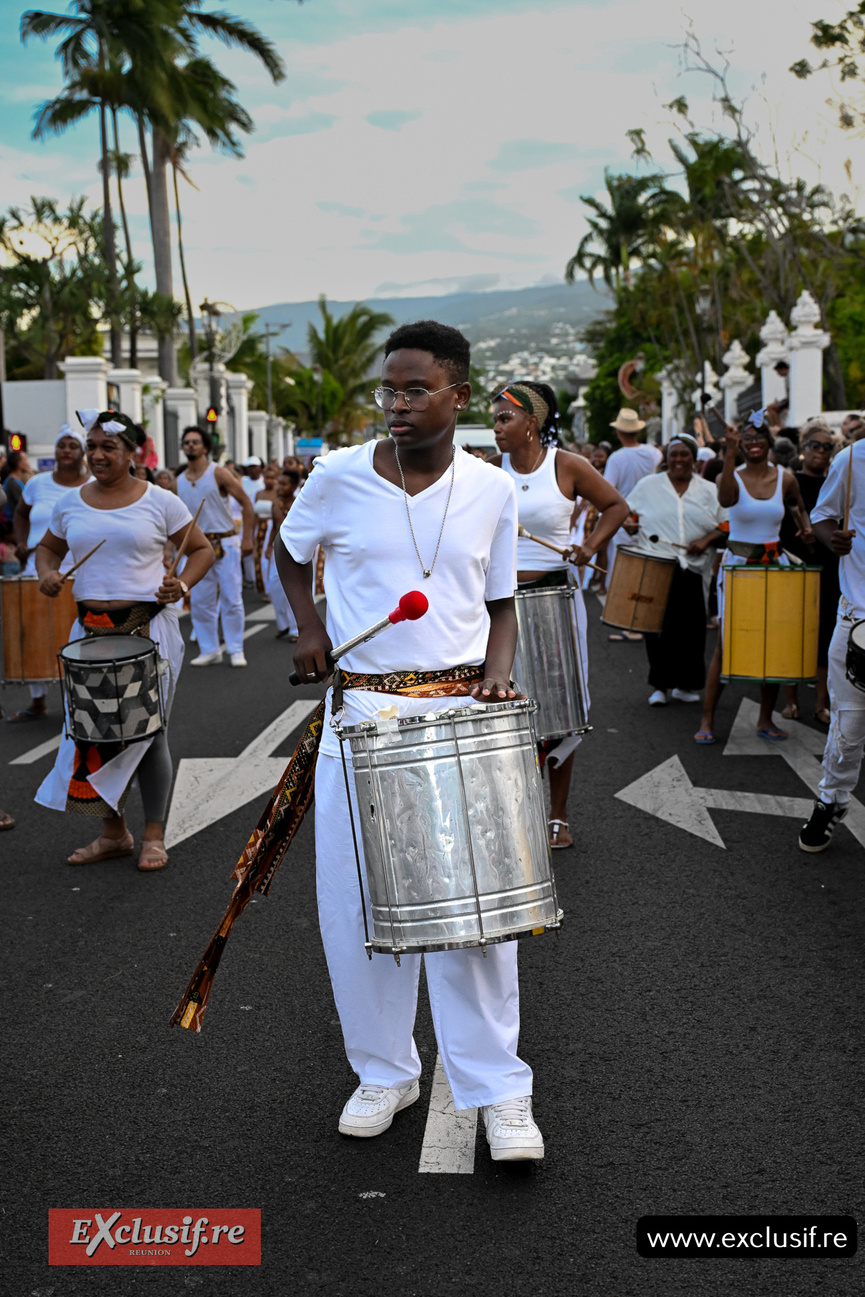 Défilé du 20 décembre 2026 à Saint-Denis: photos Défilé du 20 décembre 2026 à Saint-Denis: photos