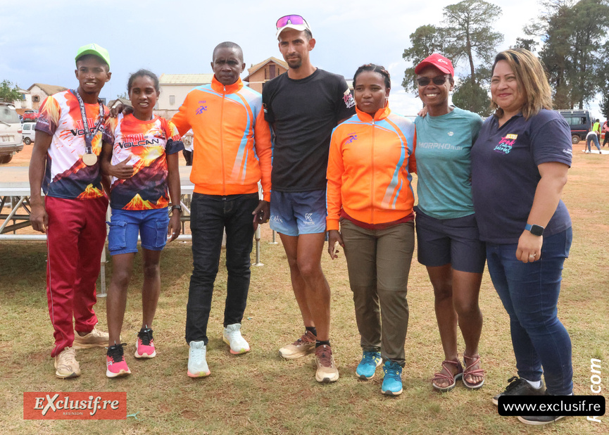 Matio Ramiandrisoa, Marie e Sendratefiniaina, Rivo, leur entraîneur, Vincent Perrault, Lucienne Zanazandry, présidente dy club CAMI, Anne-Marie John et Gisèle Rambelomanana, présidente de l'ORTANA