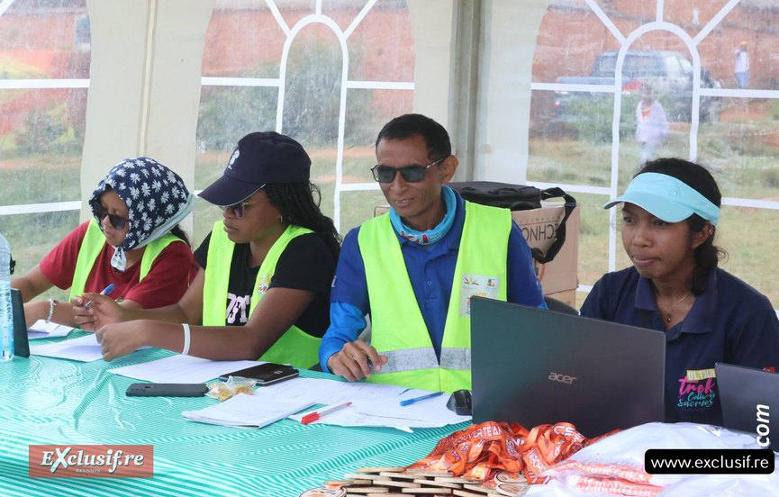Nicolas dirige l'équipe chargée de l'enregistrement des résultats Nicolas dirige l'équipe chargée de l'enregistrement des résultats