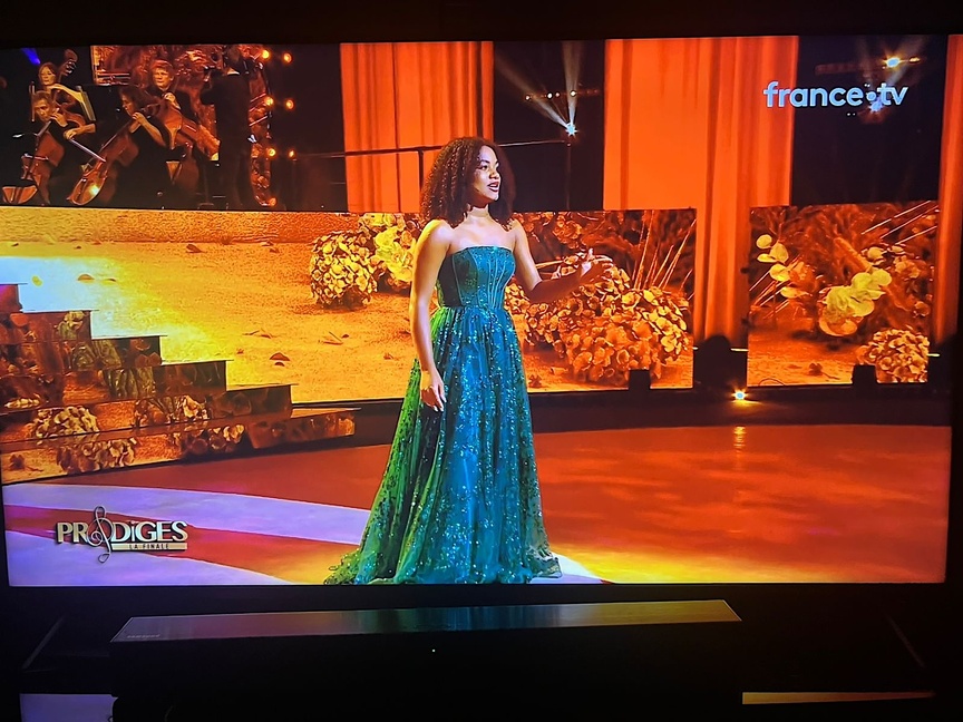 La Réunionnaise Lola sur la scène de "Prodiges" La Réunionnaise Lola sur la scène de "Prodiges"
