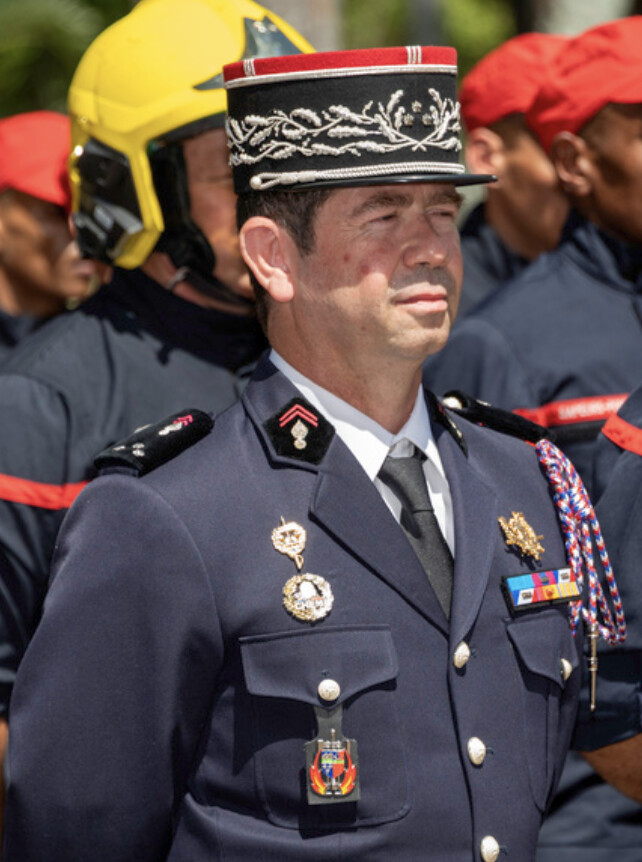 Inspecteur Général Bertrand Vidot, directeur du SDIS 974, promu chevalier (photo SDIS)