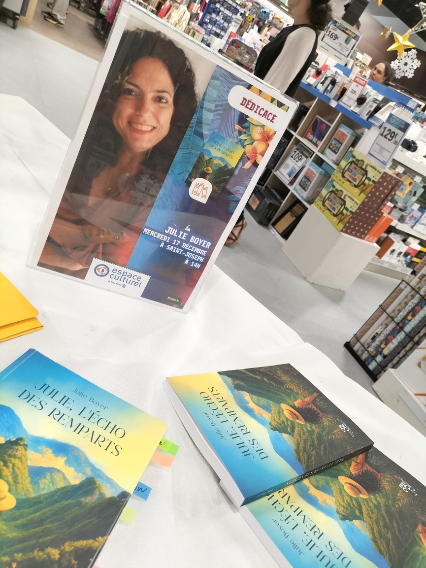 Elle a assuré quelques séances de dédicaces à La Réunion en décembre Elle a assuré quelques séances de dédicaces à La Réunion en décembre