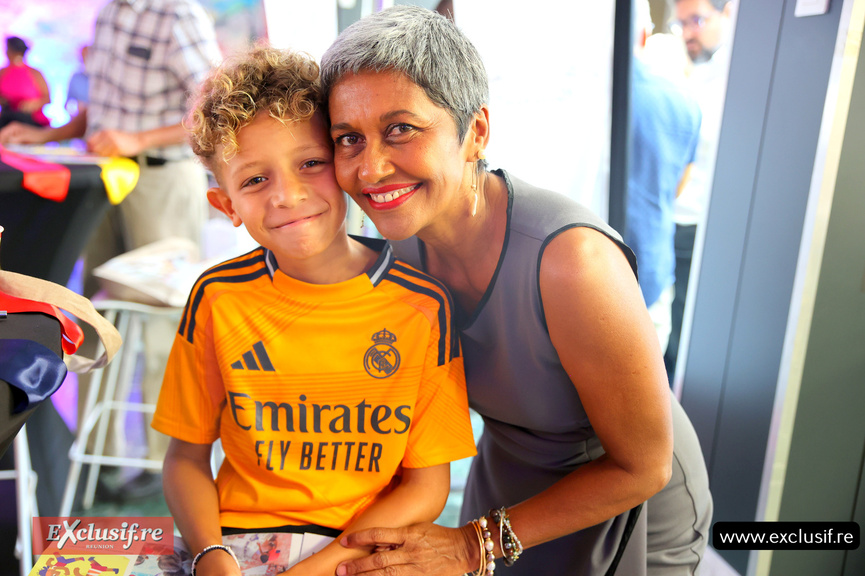 La maire avec un potentiel futur journaliste... La maire avec un potentiel futur journaliste...